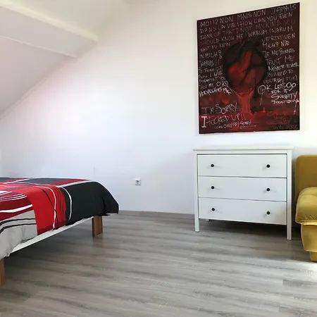 Mansarde 2 * Roth an der Our