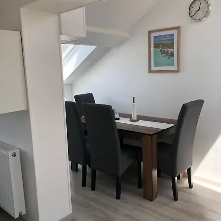 Lägenhet Mansarde 2 *